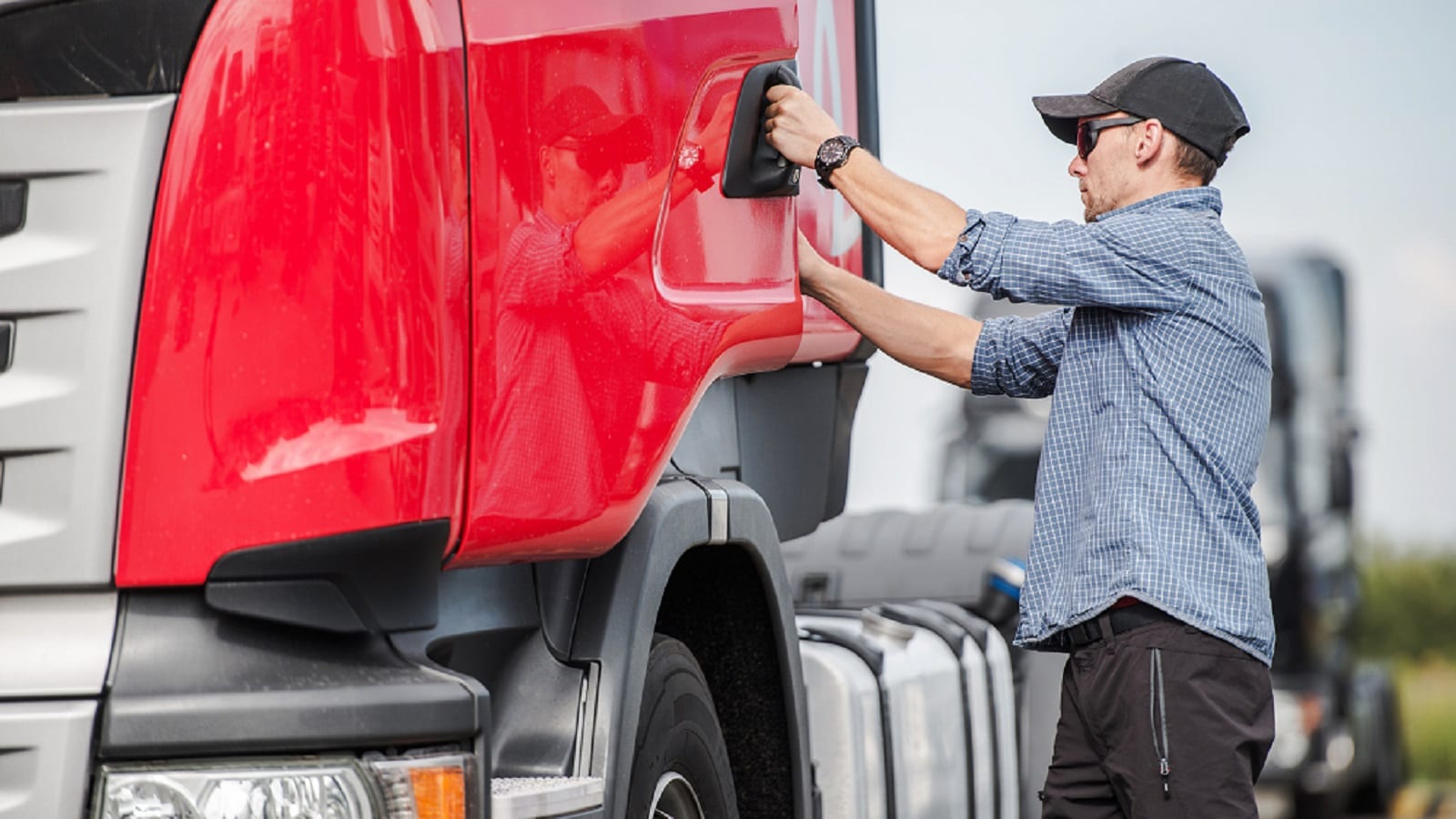 truckdriverclimbingintocab